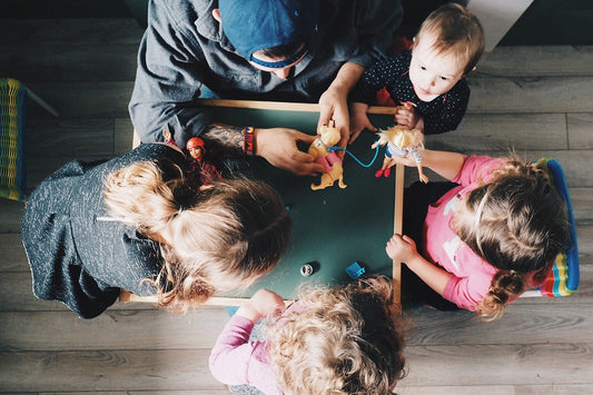 family-indoor-activities-kids-crafts