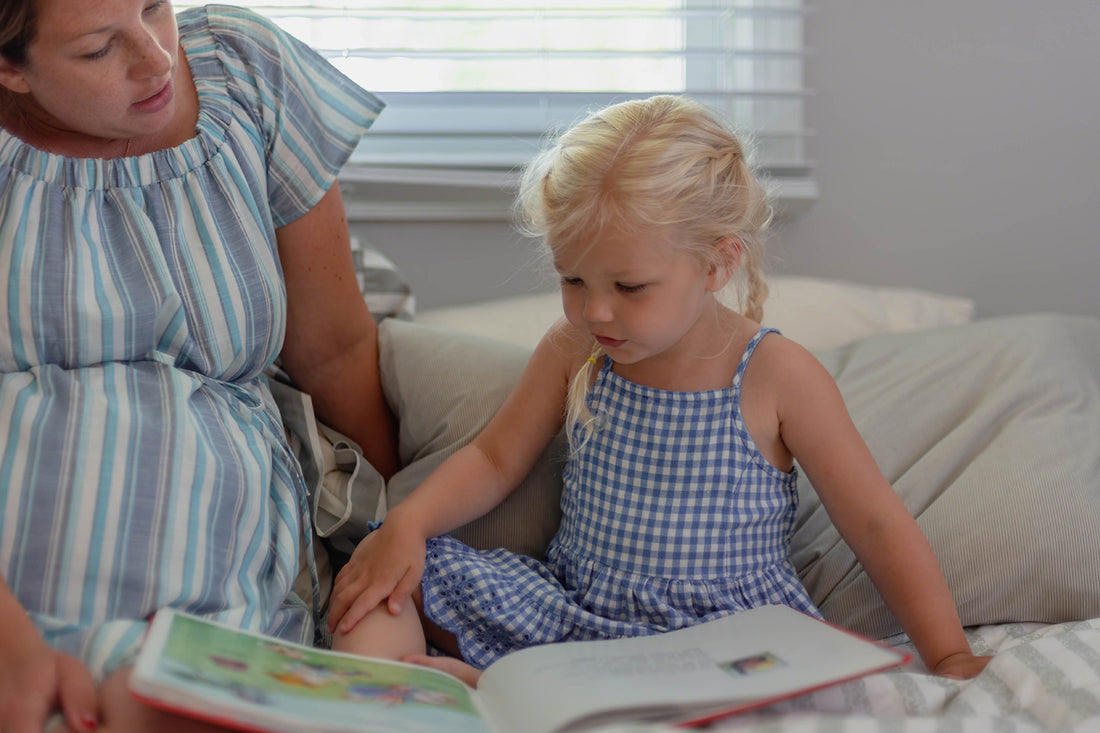 mom-child-reading-book