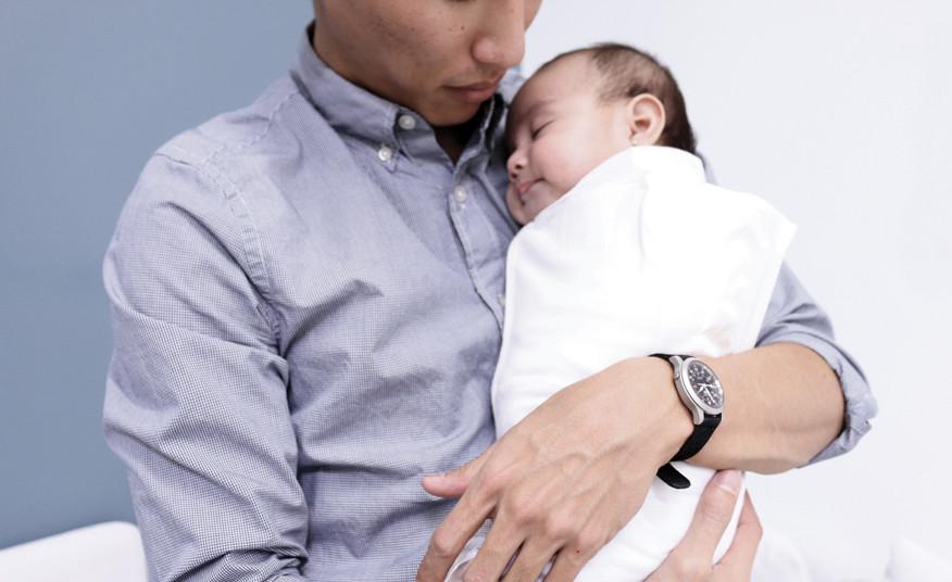 baby breaks out of snoo sack swaddle
